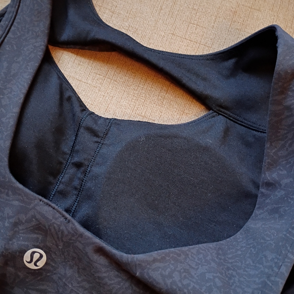Lululemon Everlux Cut-Out Train Bra size small - Picture 7 of 9